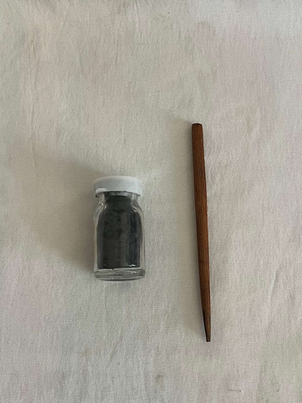 Kohl met applicator